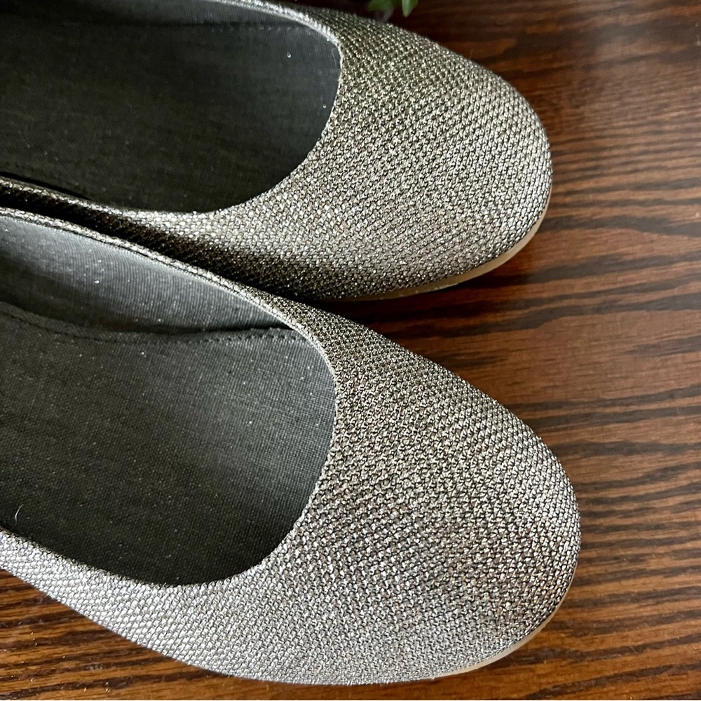 BC FOOTWEAR GLITTERY GOLD FLATS - Picture 3 of 7